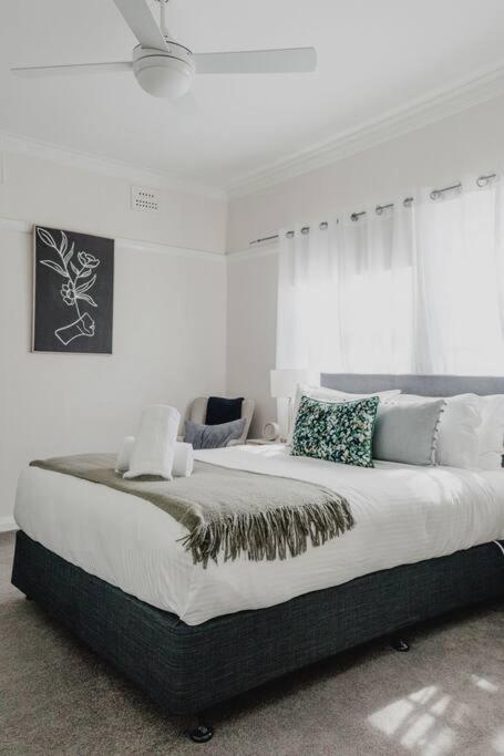 Live In The Heart Of At Fairbairn Apartment *