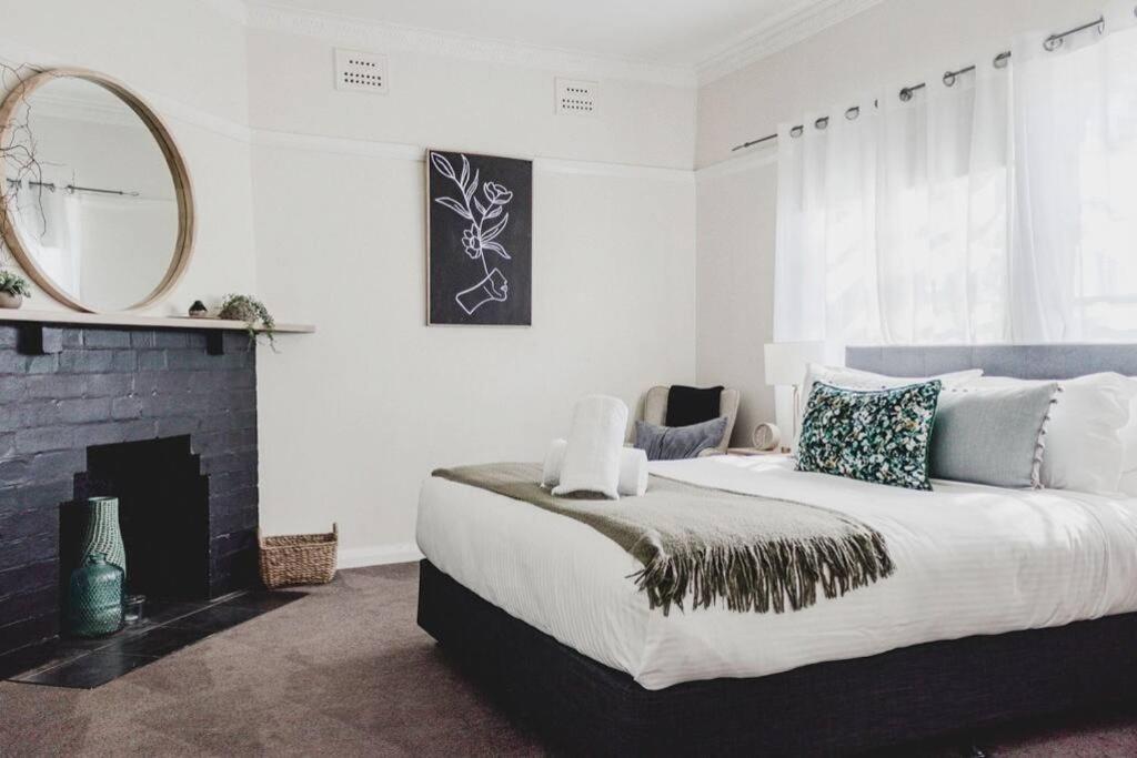Live In The Heart Of At Fairbairn Apartment